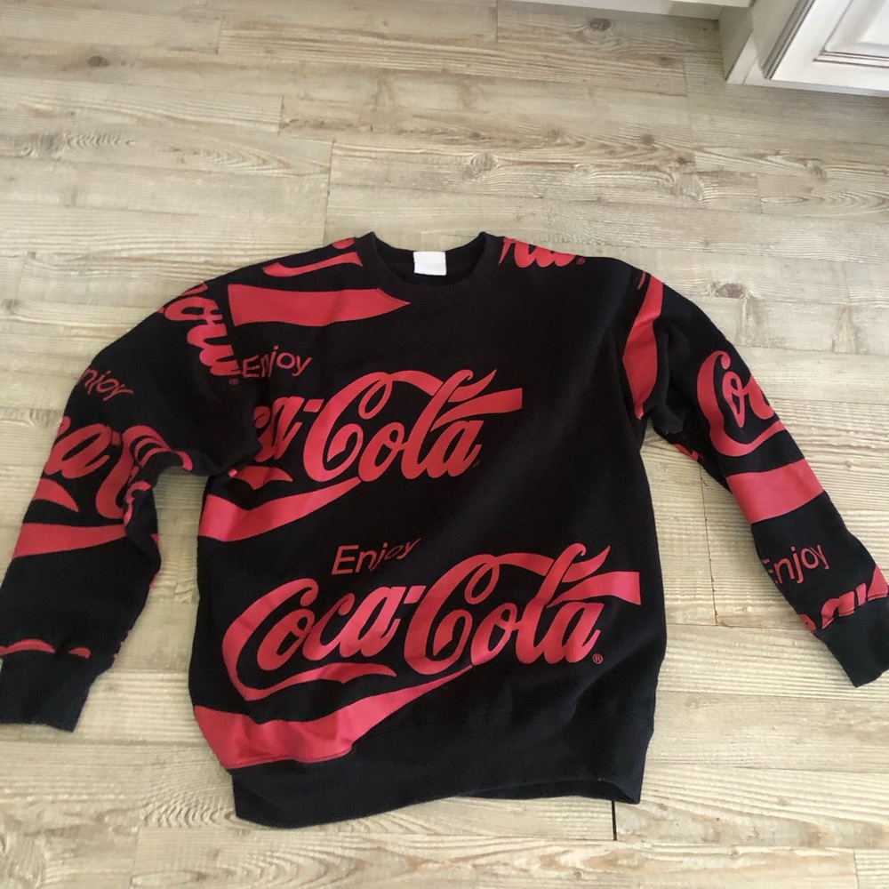 Coca Cola Women’s Black & Red Logo Sweater Sz Small